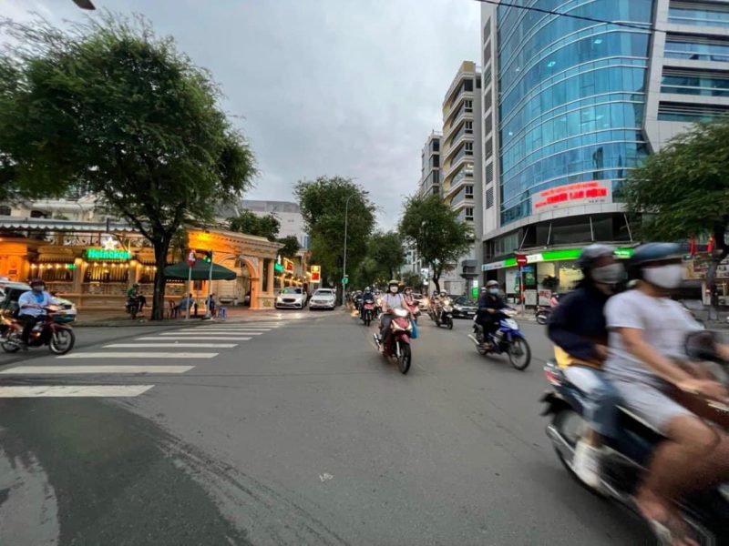 Cho Thuê Nhà Góc 2 Mặt Tiền-Quận 3