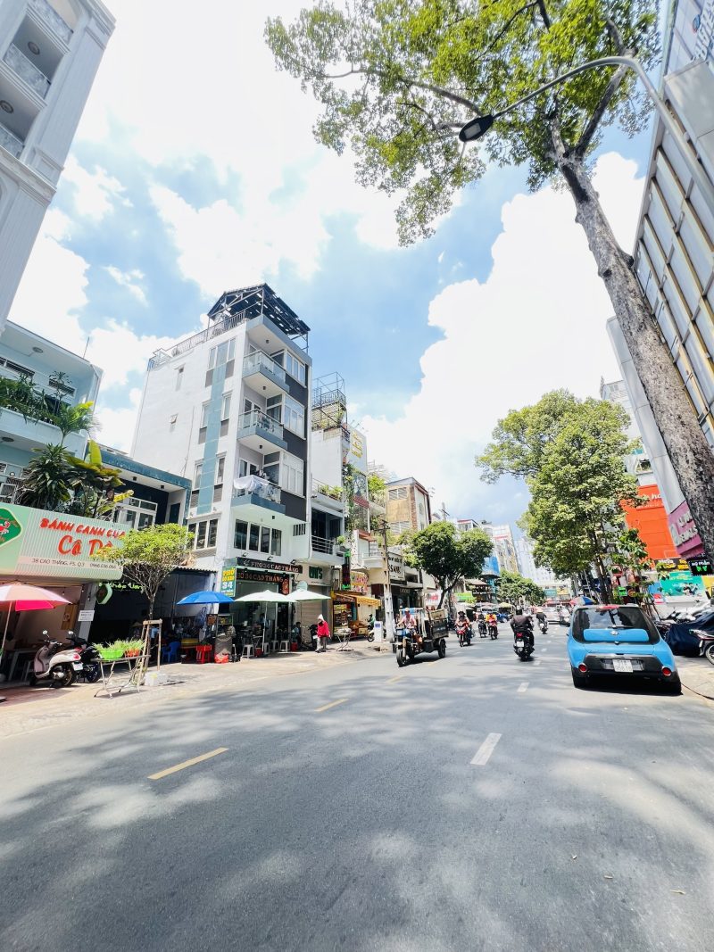 Cho thuê nhà mặt tiền số 40-42 đường Cao Thắng, Phường 2, Quận 3, Hồ Chí Minh