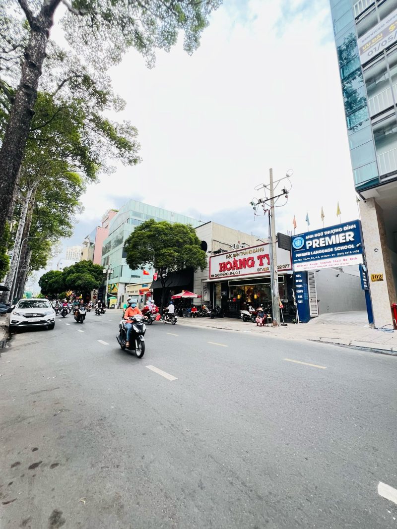 Cho thuê nhà mặt tiền số 102 đường Cao Thắng, Phường 4, Quận 3, Hồ Chí Minh
