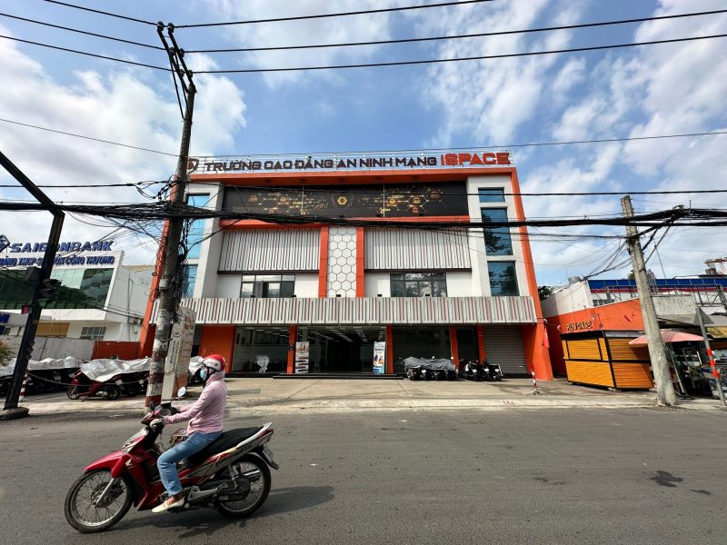 Cho thuê nhà mặt tiền số 240 đường Võ Văn Ngân, phường Bình Thọ, Quận Thủ Đức