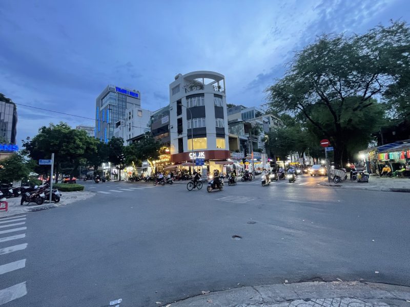 Cho thuê nhà GÓC 2MT số 61 đường Bà Huyện Thanh Quan, Phường 6, Quận 3, Hồ Chí Minh