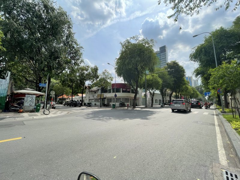 Cho thuê nhà GÓC 2MT số 131-133 đường Hai Bà Trưng, Phường Bến Nghé, Quận 1, Hồ Chí Minh