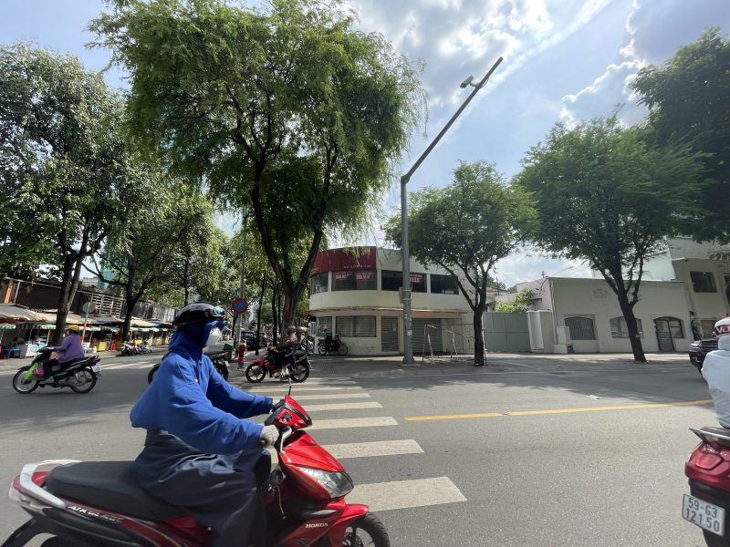 Cho thuê nhà GÓC 2MT số 131-133 đường Hai Bà Trưng, Phường Bến Nghé, Quận 1, Hồ Chí Minh