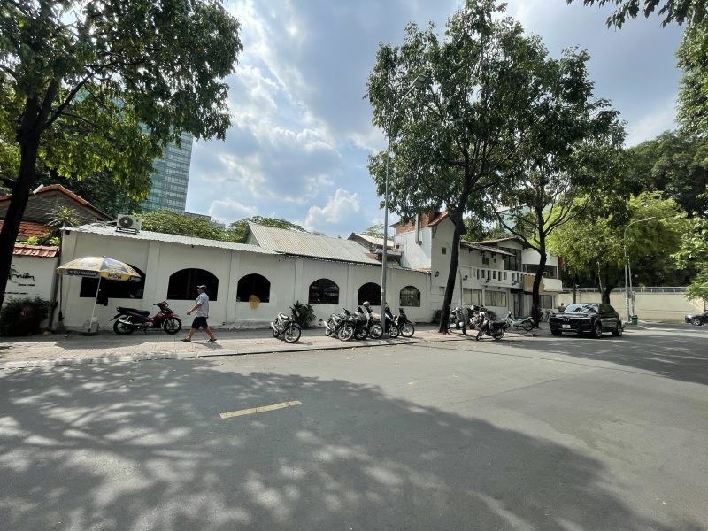 Cho thuê nhà GÓC 2MT số 131-133 đường Hai Bà Trưng, Phường Bến Nghé, Quận 1, Hồ Chí Minh