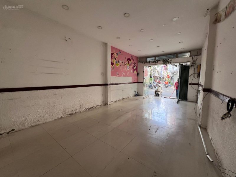 Cho thuê nhà mặt tiền số 10 đường Hoa Sữa, Phường 10, Quận Phú Nhuận, Hồ Chí Minh