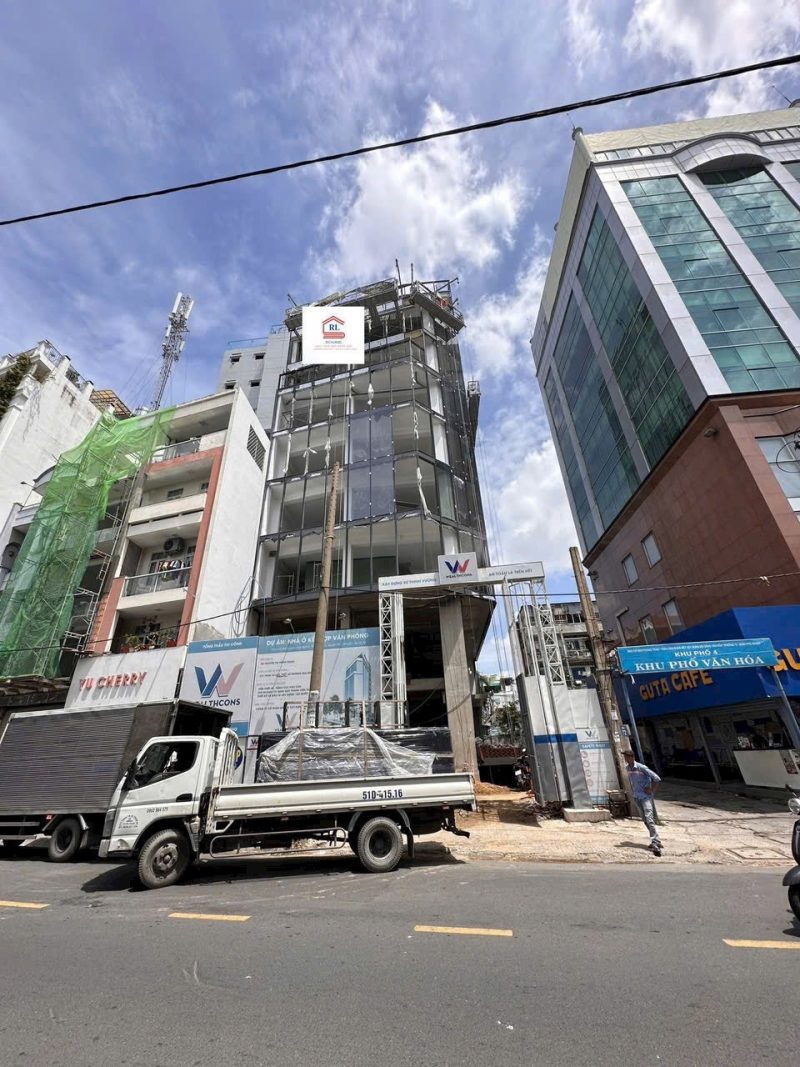 Cho Thuê Toà Nhà Góc 2MT Số:  84 Huỳnh Văn Bánh, Phú Nhuận