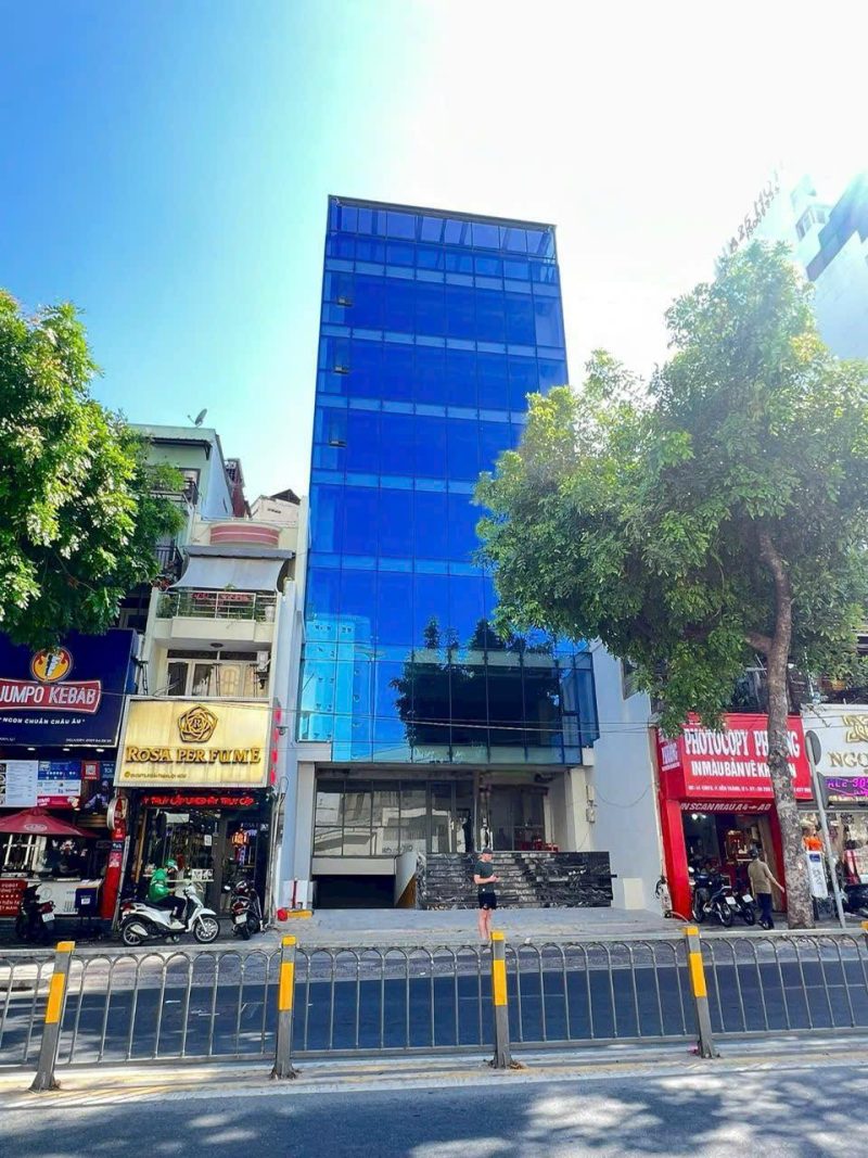 Cho thuê nhà mặt tiền (Ngang 10M) đường Cách Mạng Tháng Tám, Phường Bến Thành, Quận 1, Hồ Chí Minh