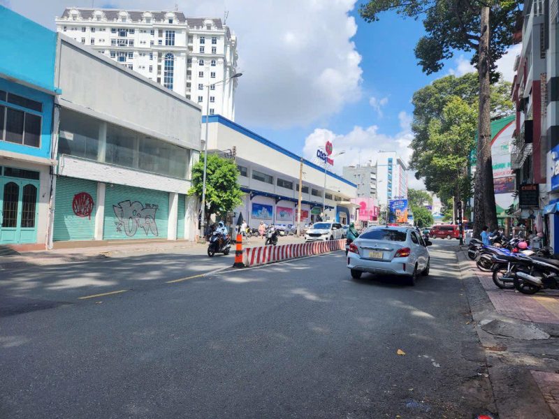 Cho thuê nhà mặt tiền (Ngang 10M) đường Cống Quỳnh, Phường Nguyễn Cư Trinh, Quận 1, Hồ Chí Minh