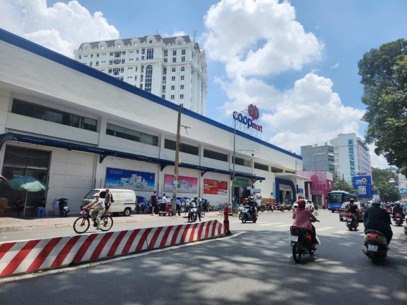 Cho thuê nhà mặt tiền (Ngang 10M) đường Cống Quỳnh, Phường Nguyễn Cư Trinh, Quận 1, Hồ Chí Minh