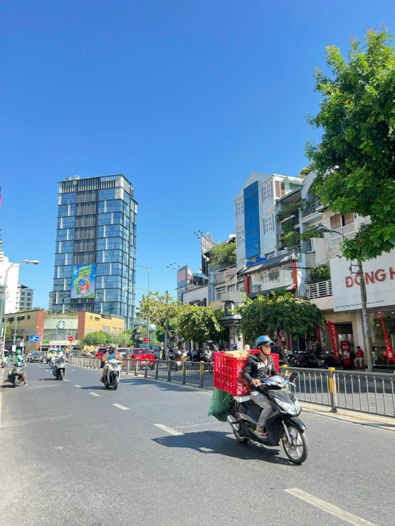 Cho thuê nhà mặt tiền (Ngang 10M) đường Cách Mạng Tháng Tám, Phường Bến Thành, Quận 1, Hồ Chí Minh