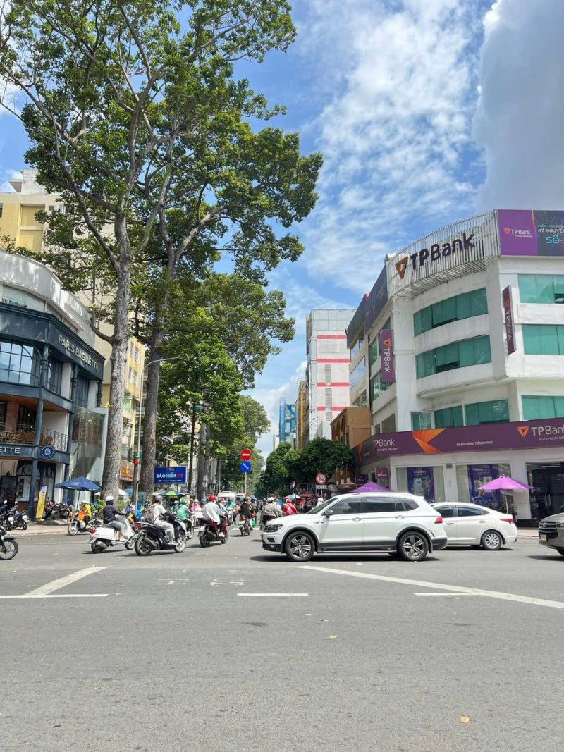 Cho thuê nhà GÓC 2MT số: 01 đường Cao Thắng vs Nguyễn Thị Minh Khai, Phường 2, Quận 3, Hồ Chí Minh.