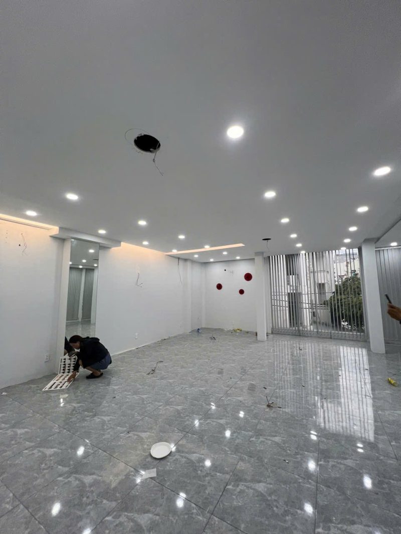 Cho thuê nhà GÓC 2MT số: 283-285 đường Nguyễn Đình Chiểu, Phường 5, Quận 3, Hồ Chí Minh