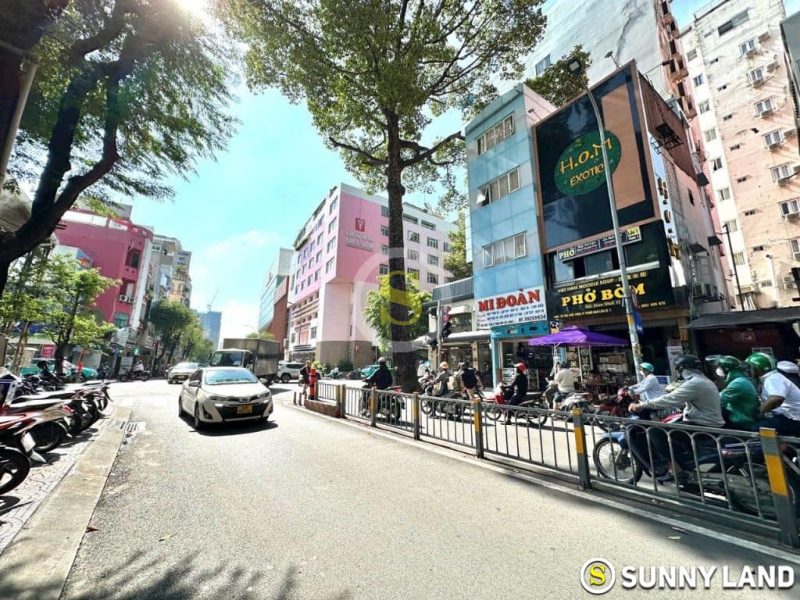 Cho thuê nhà Góc 2MT (Ngang 8.6m) Tôn Thất Tùng , Phường Phạm Ngũ Lão , Quận 1