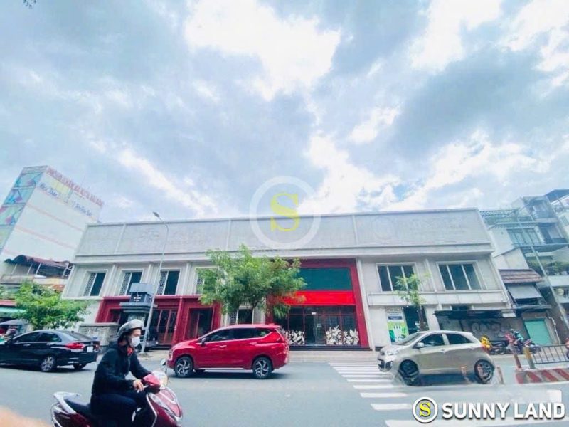 Cho thuê nhà góc 3 mặt tiền số: 120 đường Lý Thái Tổ, Phường 2, Quận 3,