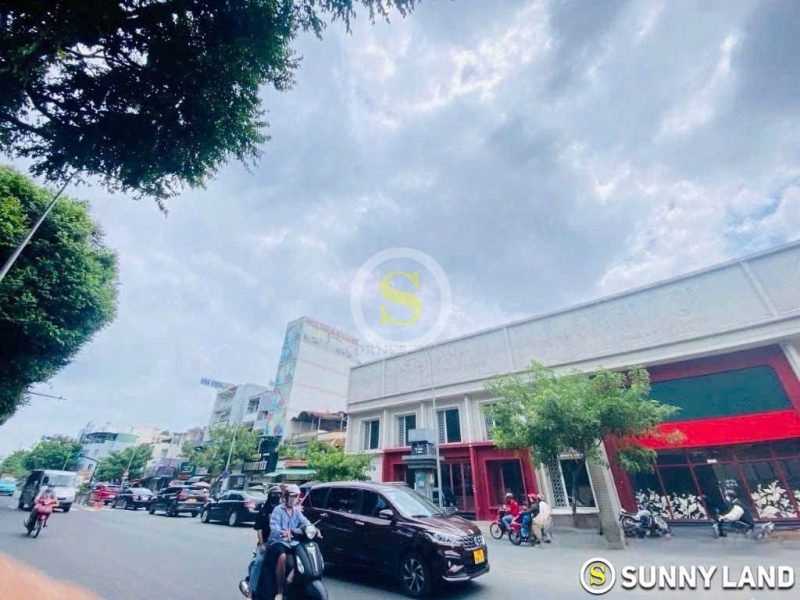 Cho thuê nhà góc 3 mặt tiền số: 120 đường Lý Thái Tổ, Phường 2, Quận 3,