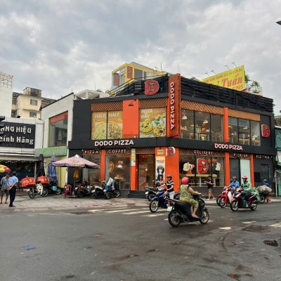 Cho thuê nhà góc 2MT số: 147A Trần Hưng Đạo & Đề Thám, P.Cầu Ông Lãnh, Q1