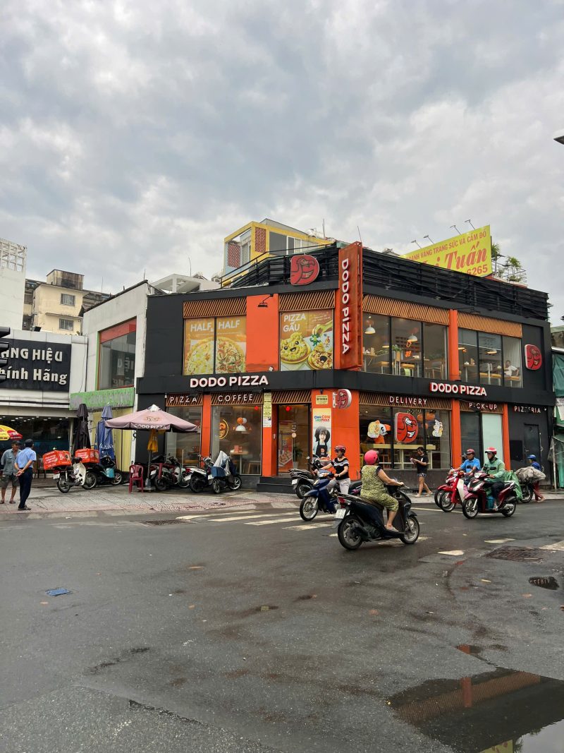 Cho thuê nhà góc 2MT số: 147A Trần Hưng Đạo & Đề Thám, P.Cầu Ông Lãnh, Q1