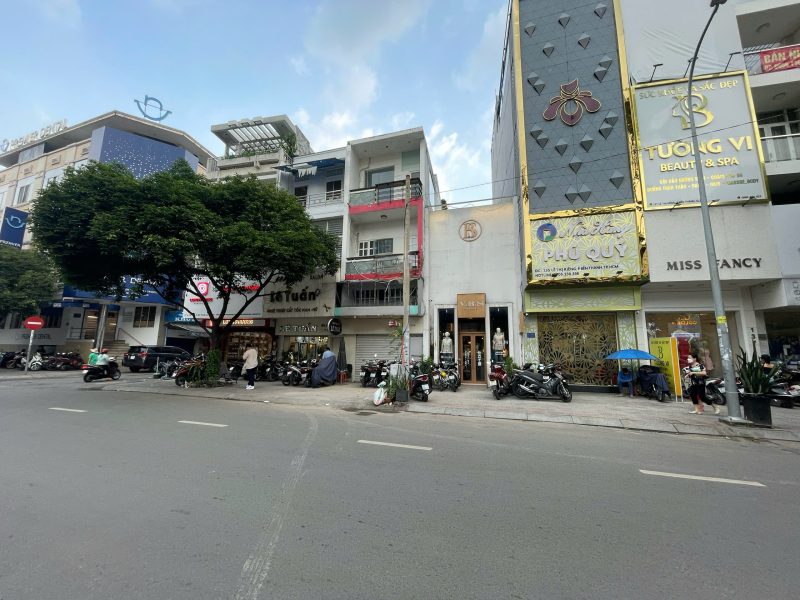 Cho thuê nhà mặt tiền số 131 đường Lê Thị Riêng, Phường Bến Thành, Quận 1, Hồ Chí Minh