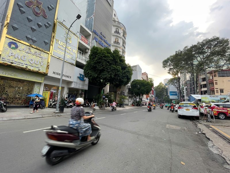 Cho thuê nhà mặt tiền số 131 đường Lê Thị Riêng, Phường Bến Thành, Quận 1, Hồ Chí Minh