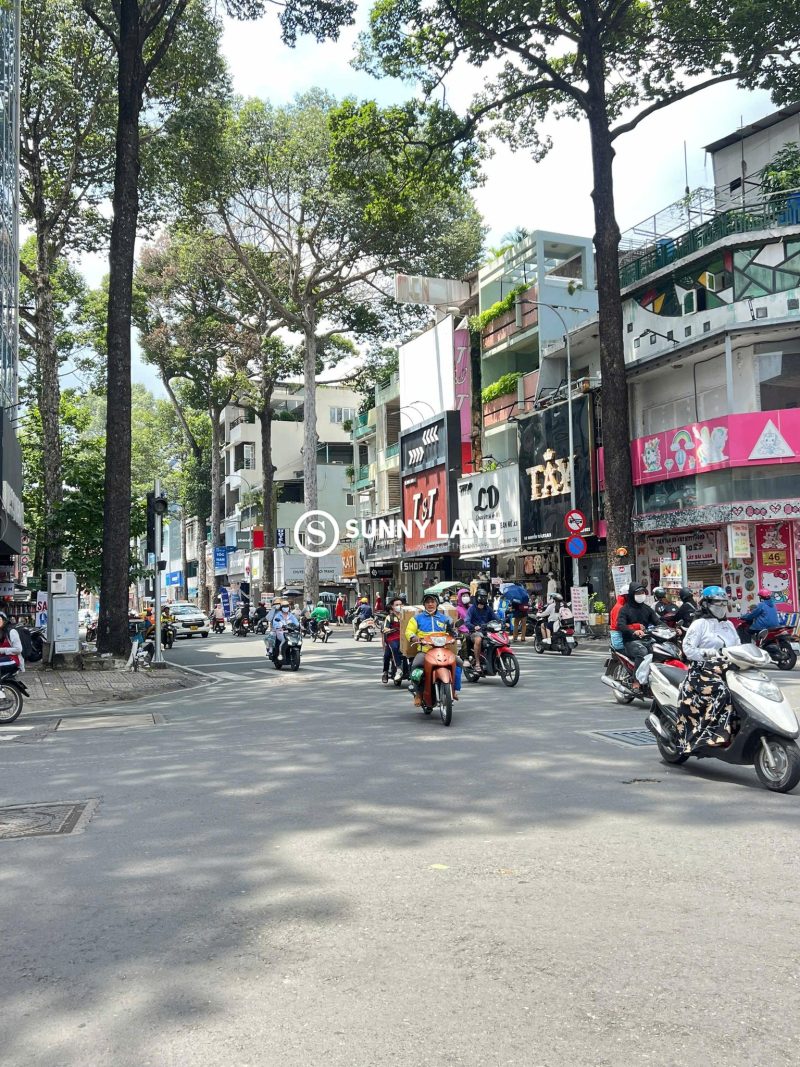 [𝙈𝘼̣̆𝙏 𝘽𝘼̆̀𝙉𝙂 𝙆𝙄𝙉𝙃 𝘿𝙊𝘼𝙉𝙃]  - Địa chỉ: nhà góc 2 mặt tiền 46-48 Nguyễn Trãi, Phường 3, Quận 5, Hồ Chí Minh