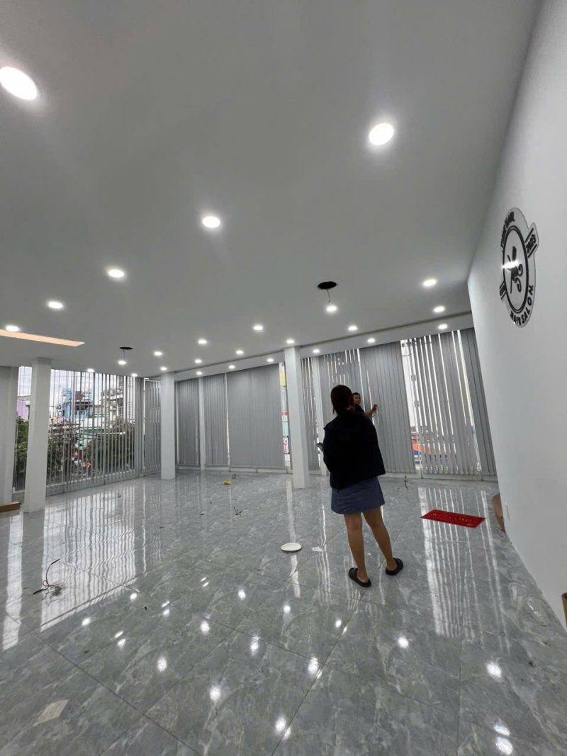 Cho thuê nhà GÓC 2MT số 283-285 đường Nguyễn Đình Chiểu, Phường 5, Quận 3, Hồ Chí Minh