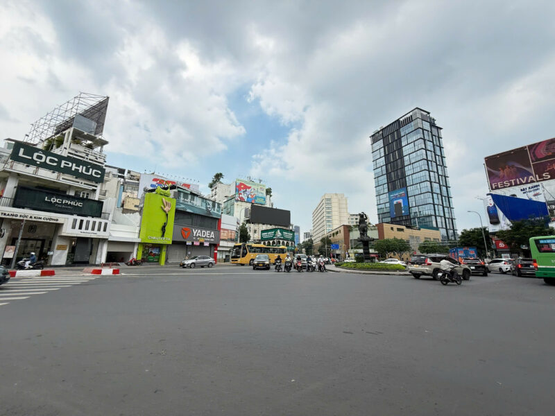 Nhà 2 GÓC MẶT TIỀN cho thuê số 2 đường Cách Mạng Tháng Tám, Phường Bến Thành, Quận 1, Hồ Chí Minh