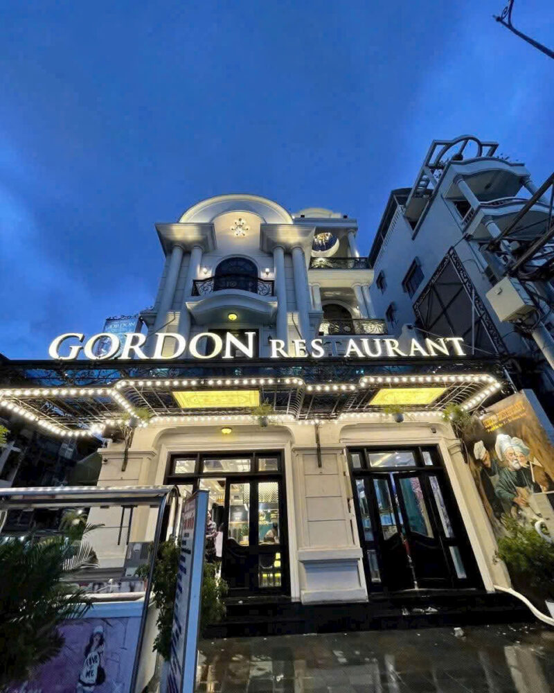[Góc 2MT Quận 1, Nhận Diện Thương Hiệu Tốt]