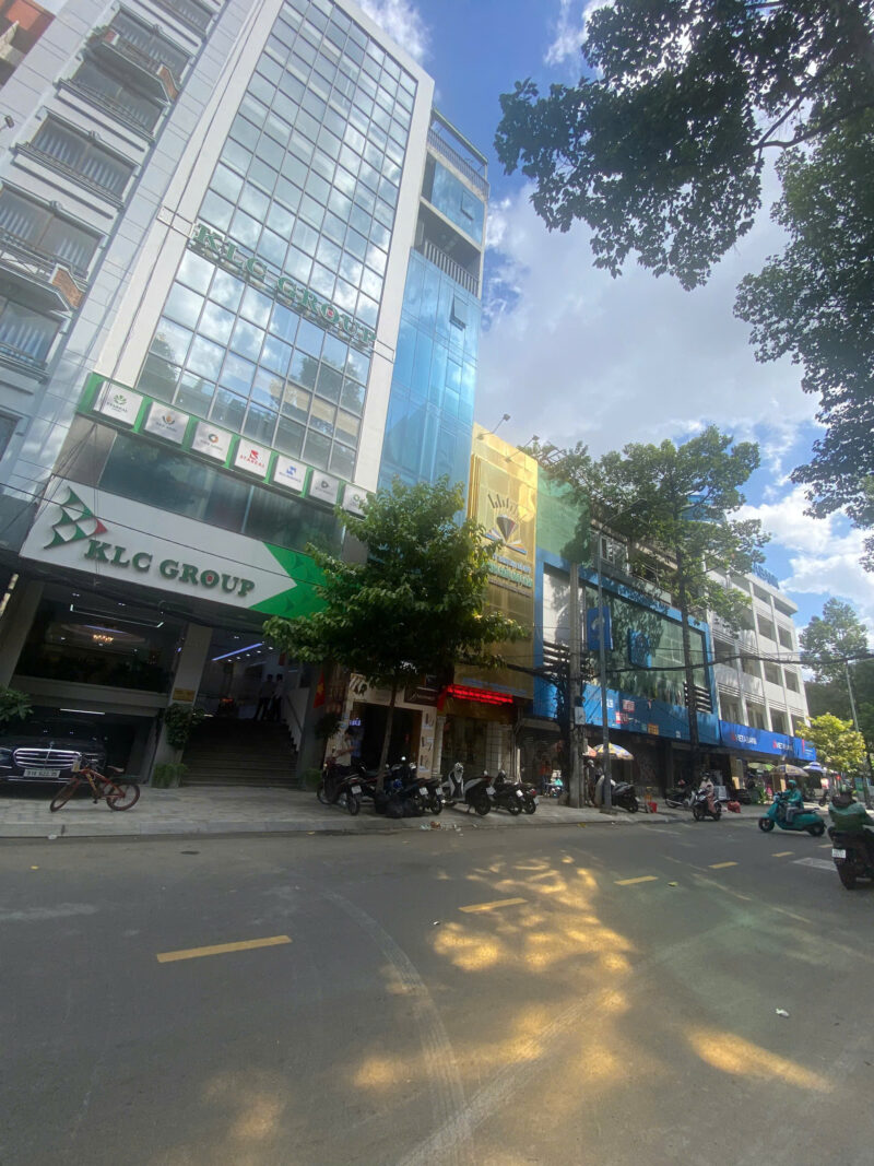 [Một Bước Ra Phố – Mặt Tiền Nguyễn Công Trứ Đón Dòng Khách Tấp Nập Ngày Đêm]