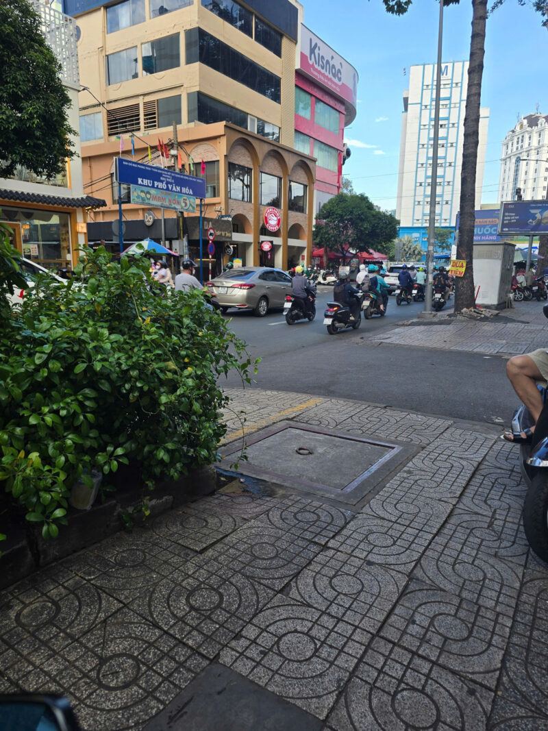 Cho thuê nhà mặt tiền số: 2B đường Cao Thắng, Phường 5, Quận 3, Hồ Chí Minh