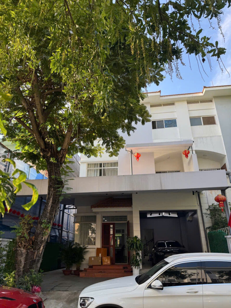 NHÀ CHO THUÊ SỐ 111 KHU PHỐ MỸ KIM 3, ĐƯỜNG PHÚ MỸ HƯNG, PHƯỜNG TÂN PHONG, QUẬN 7, HỒ CHÍ MINH