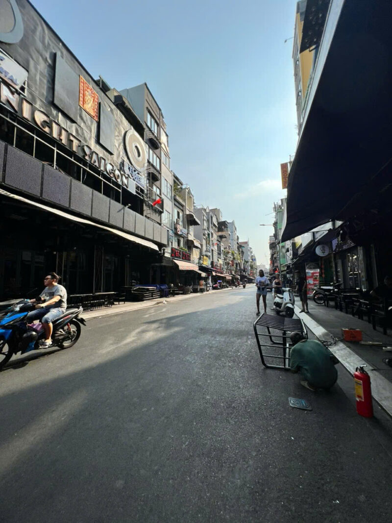 CHO THUÊ NHÀ GÓC 2 MẶT TIỀN SỐ 51 ĐƯỜNG BÙI VIỆN, PHƯỜNG PHẠM NGŨ LÃO, QUẬN 1, HỒ CHÍ MINH