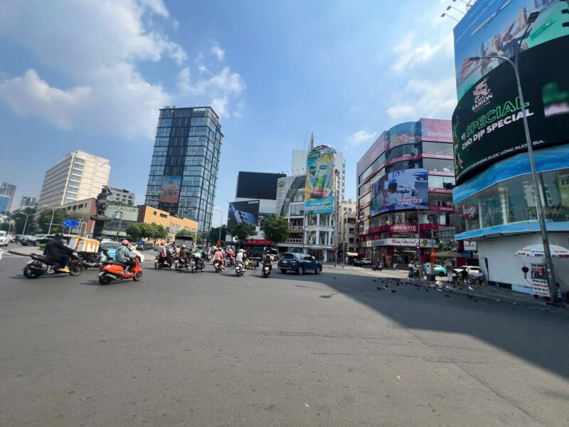 CHO THUÊ NHÀ GÓC 2 MẶT TIỀN SỐ 1 ĐƯỜNG LÊ THỊ RIÊNG, PHƯỜNG BẾN THÀNH, QUẬN 1, HỒ CHÍ MINH