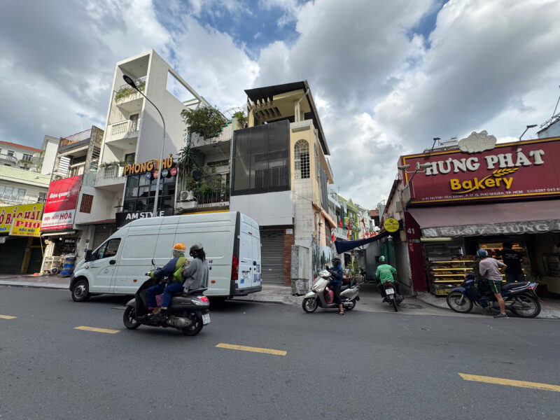 CHO THUÊ NHÀ GÓC 2 MẶT TIỀN SỐ 39 ĐƯỜNG HUỲNH VĂN BÁNH, PHƯỜNG 15, QUẬN PHÚ NHUẬN, HỒ CHÍ MINH