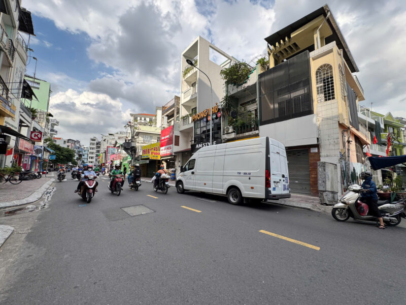 CHO THUÊ NHÀ GÓC 2 MẶT TIỀN SỐ 39 ĐƯỜNG HUỲNH VĂN BÁNH, PHƯỜNG 15, QUẬN PHÚ NHUẬN, HỒ CHÍ MINH