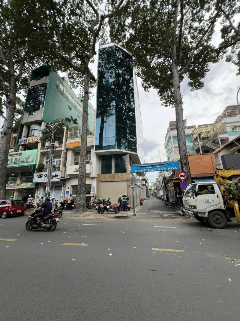 CHO THUÊ NHÀ GÓC 2 MẶT TIỀN SỐ 49B ĐƯỜNG CAO THẮNG, PHƯỜNG 3, QUẬN 3, HỒ CHÍ MINH