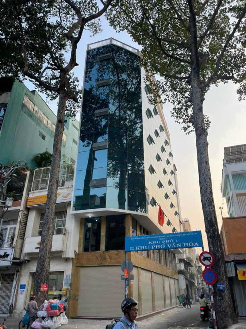 CHO THUÊ NHÀ GÓC 2 MẶT TIỀN SỐ 49B ĐƯỜNG CAO THẮNG, PHƯỜNG 3, QUẬN 3, HỒ CHÍ MINH