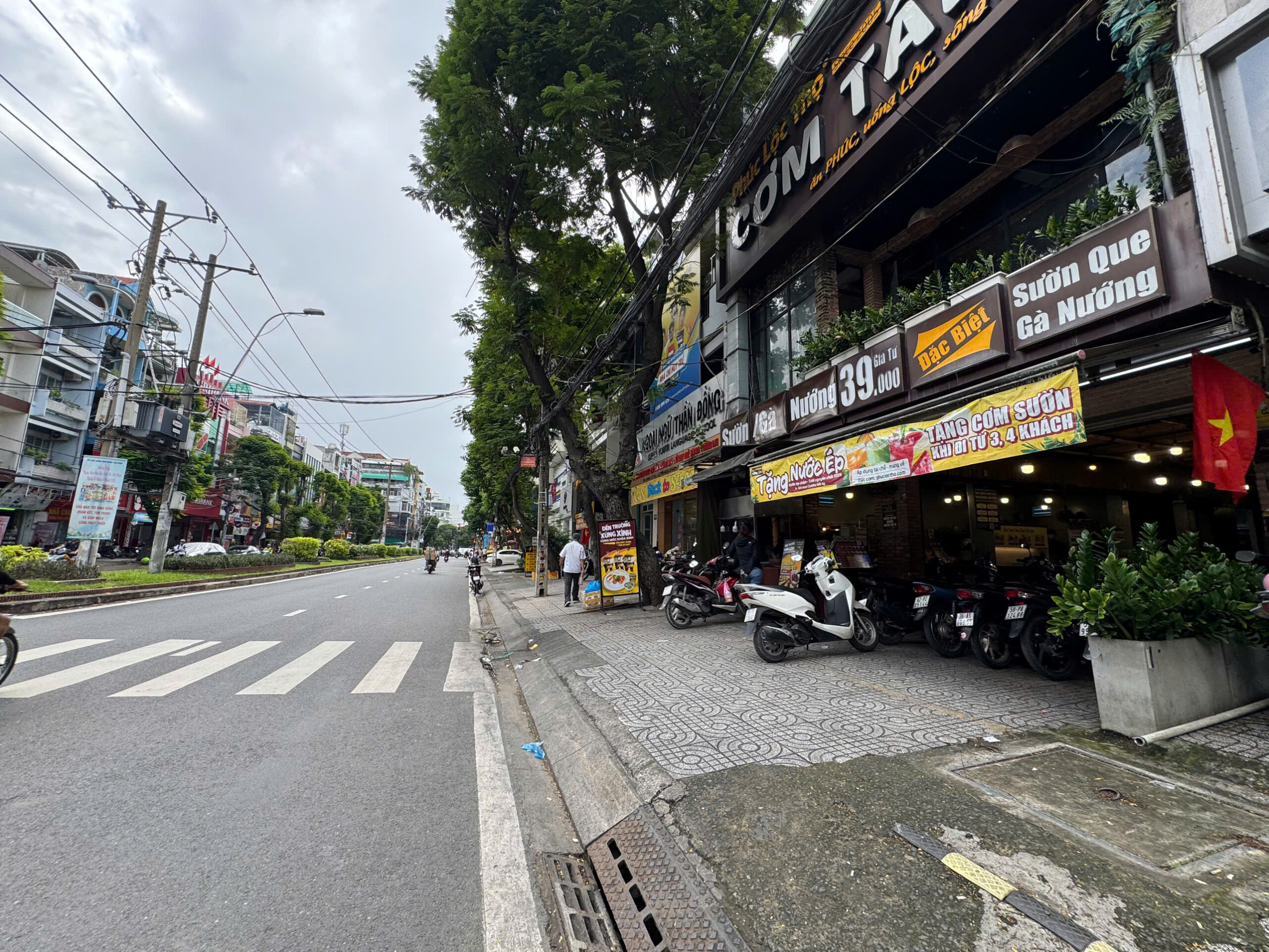 CHO THUÊ NHÀ MẶT TIỀN SỐ 128 ĐƯỜNG BÀU CÁT, PHƯỜNG 14, QUẬN TÂN BÌNH, HỒ CHÍ MINH CHO THUÊ NHÀ MẶT TIỀN SỐ 128 ĐƯỜNG BÀU CÁT, PHƯỜNG 14, QUẬN TÂN BÌNH, HỒ CHÍ MINH
