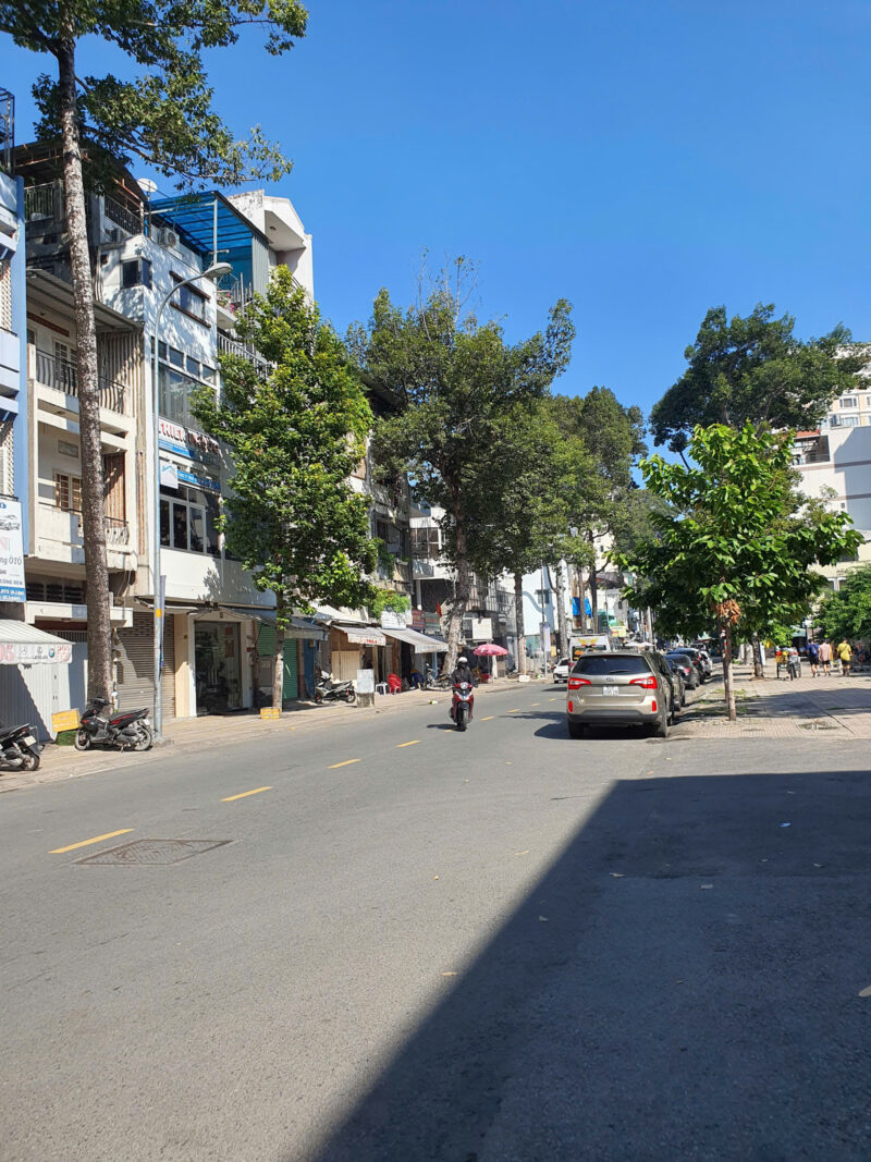 CHO THUÊ NHÀ MẶT TIỀN SỐ 299 ĐƯỜNG TRẦN BÌNH TRỌNG, PHƯỜNG 4, QUẬN 5, HỒ CHÍ MINH