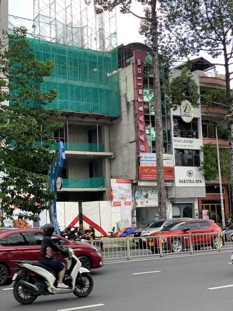 CHO THUÊ NHÀ MẶT TIỀN SỐ 385 ĐƯỜNG TRẦN HƯNG ĐẠO, PHƯỜNG CẦU KHO, QUẬN 1, HỒ CHÍ MINH