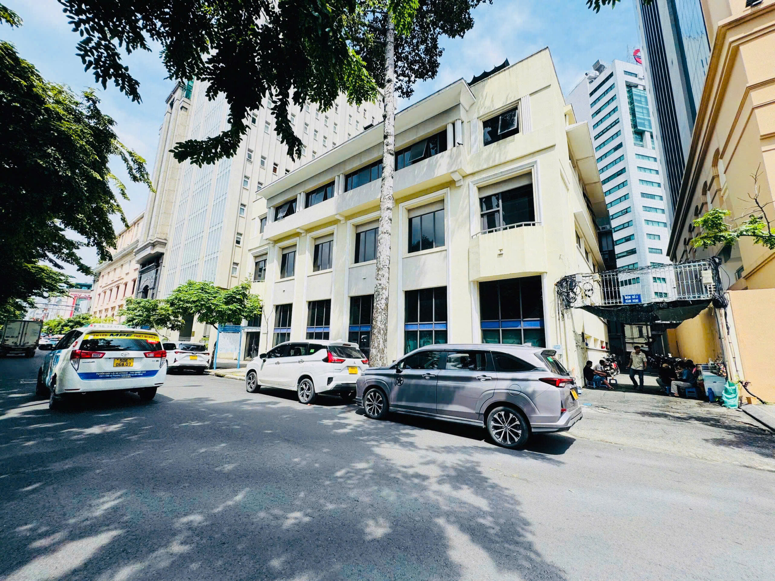 CHO THUÊ NHÀ GÓC 2 MẶT TIỀN SỐ 10 ĐƯỜNG HÀM NGHI, PHƯỜNG BẾN NGHÉ, QUẬN 1, HỒ CHÍ MINH CHO THUÊ NHÀ GÓC 2 MẶT TIỀN SỐ 10 ĐƯỜNG HÀM NGHI, PHƯỜNG BẾN NGHÉ, QUẬN 1, HỒ CHÍ MINH