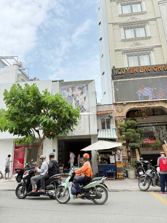 CHO THUÊ NHÀ MẶT TIỀN SỐ 214A ĐƯỜNG NGUYỄN TRÃI, PHƯỜNG NGUYỄN CƯ TRINH, QUẬN 1, HỒ CHÍ MINH CHO THUÊ NHÀ MẶT TIỀN SỐ 214A ĐƯỜNG NGUYỄN TRÃI, PHƯỜNG NGUYỄN CƯ TRINH, QUẬN 1, HỒ CHÍ MINH